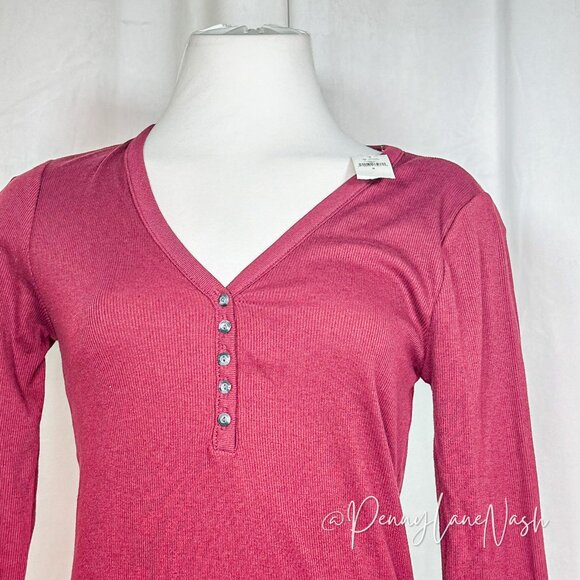 NWT Gap Ribbed Long Sleeve Henley T-Shirt Red Delicious - Picture 3 of 8